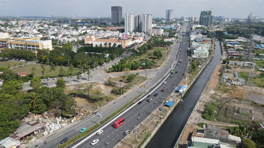 Diện mạo quốc lộ 13 nối TP HCM - Bình Dương sau mở rộng 8 làn xe